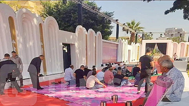 مصر.. أداء صلاة الجمعة داخل دار الأوبرا يثير جدلًا واسعًا